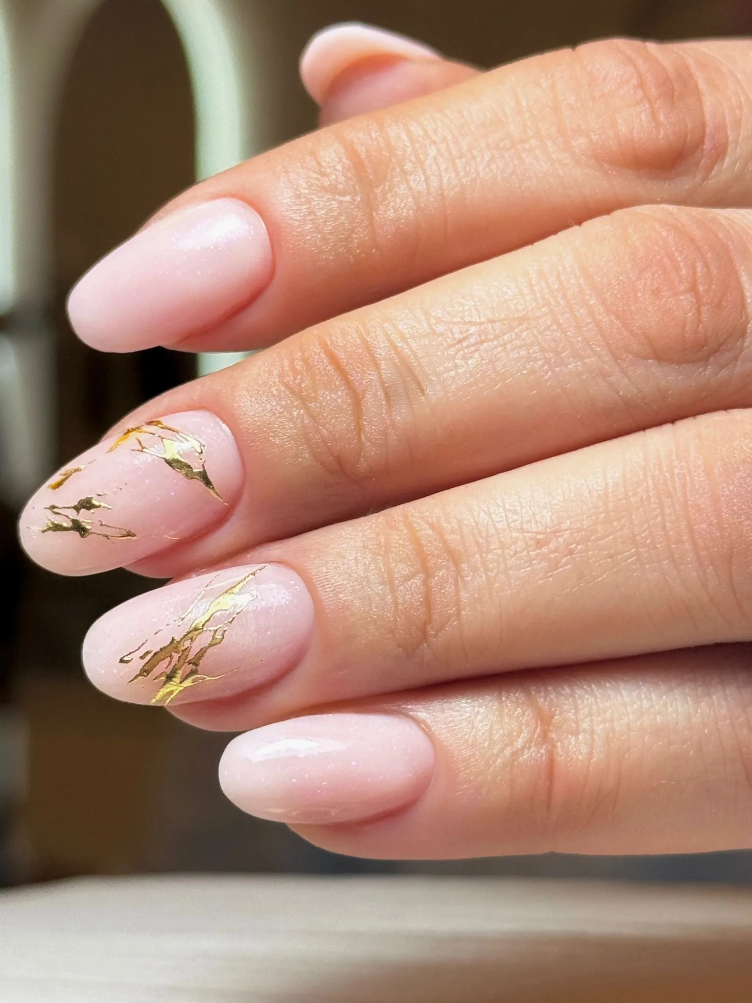 Design nail art pe unghii cu gel București