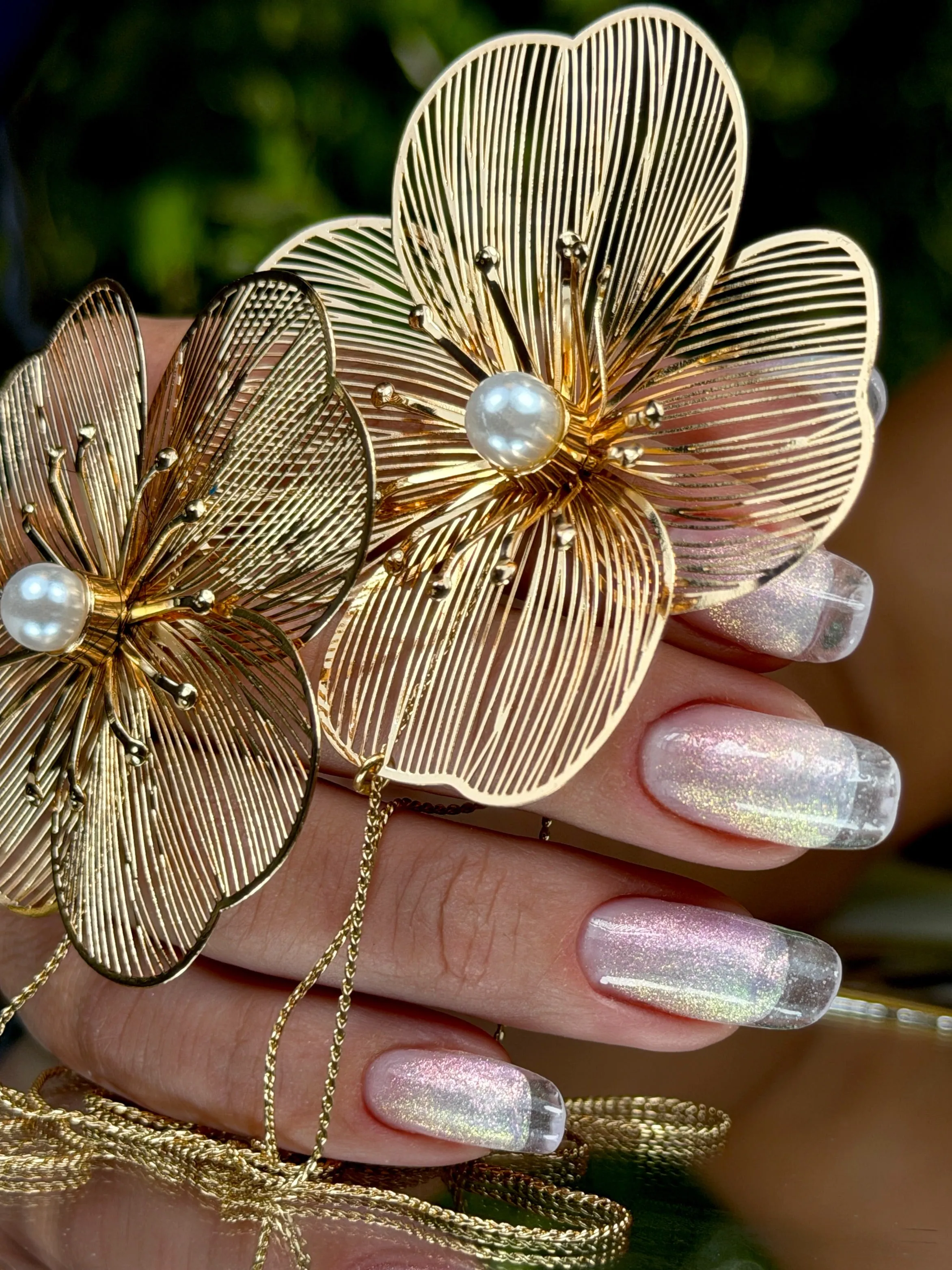Manichiură cu ojă semipermanentă la Elysia Beauty Lounge București