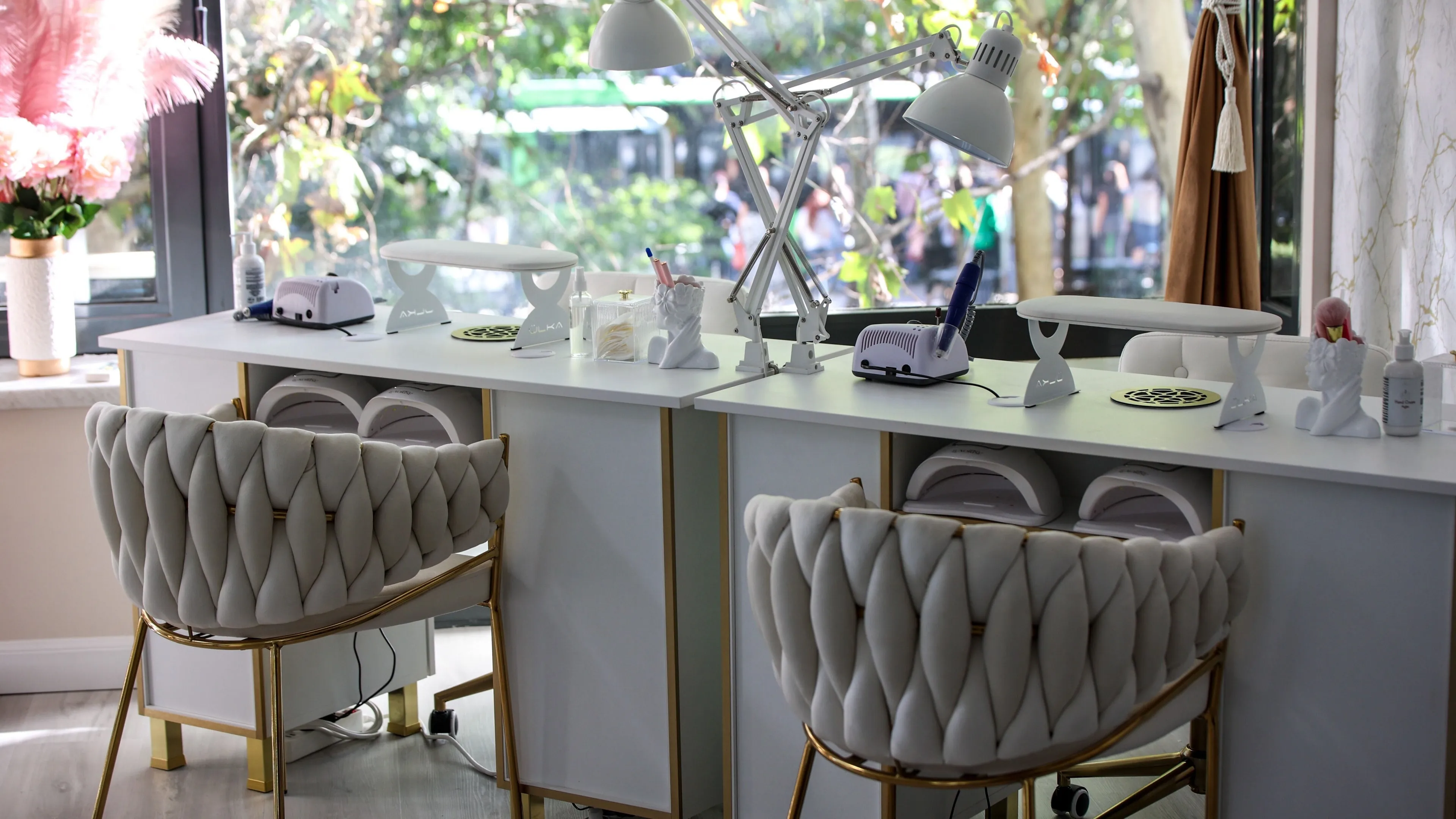 Interior Elysia Beauty Lounge
